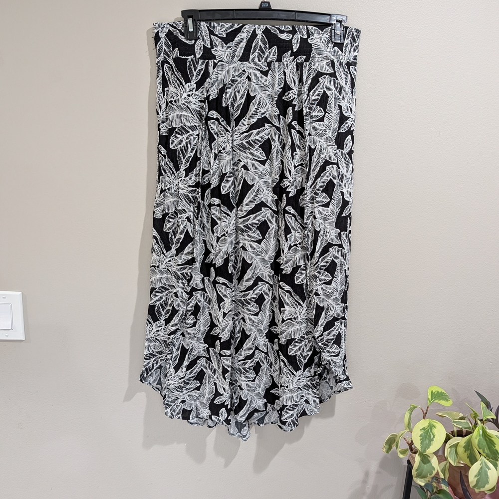 torrid Black & White Leaf-Print Midi Skirt